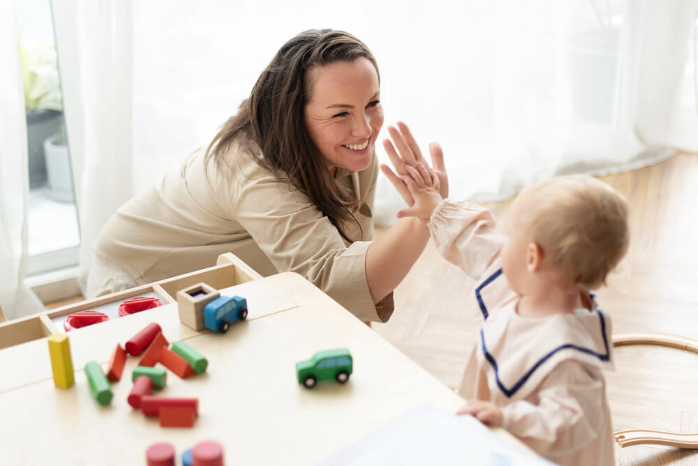 Cuidador infantil: quando contratar e como escolher um bom profissional