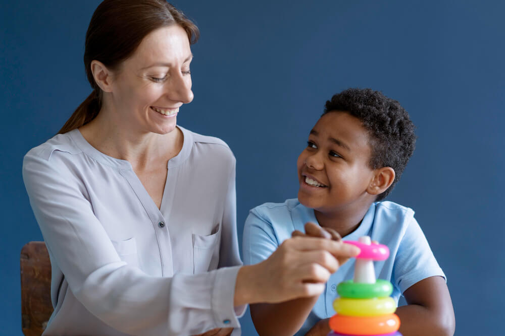 Babá ou cuidador de crianças: qual é a melhor escolha para o meu filho? 